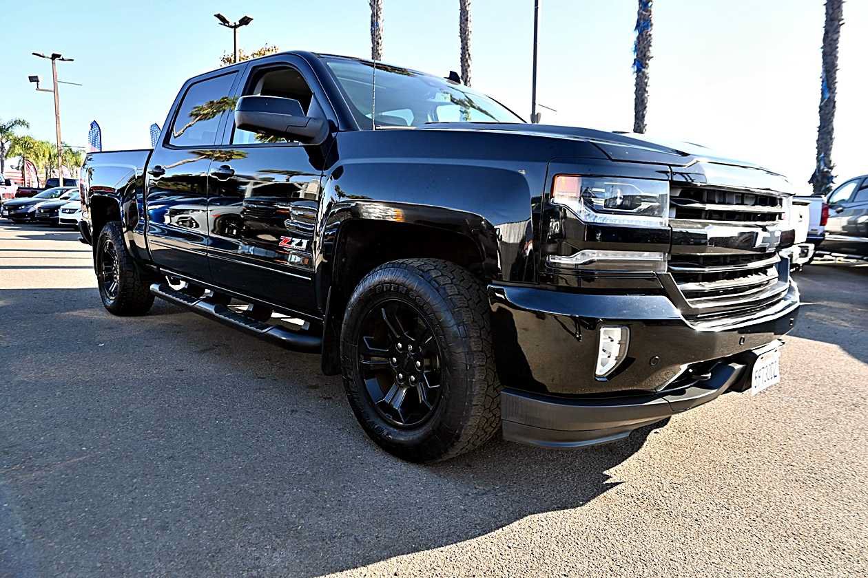 Used 2017 Chevrolet Silverado 1500 LTZ Z71 w/ LTZ Plus Package AWD/4WD image 3