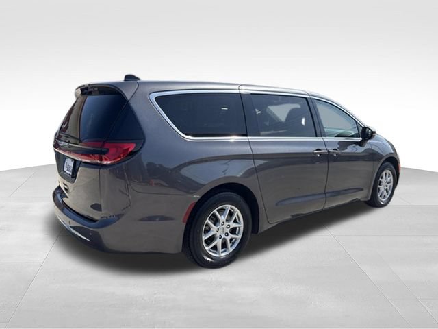 Used 2023 Chrysler Pacifica Touring-L FWD image 31
