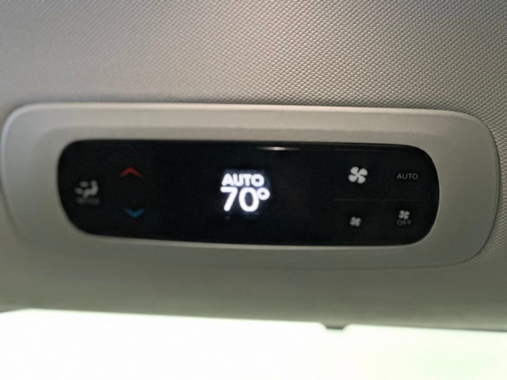 Used 2022 Chrysler Pacifica Touring-L image 23