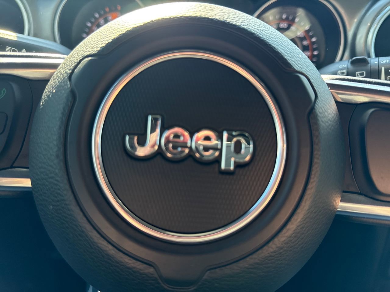 Used 2018 Jeep Wrangler Unlimited Sahara image 26