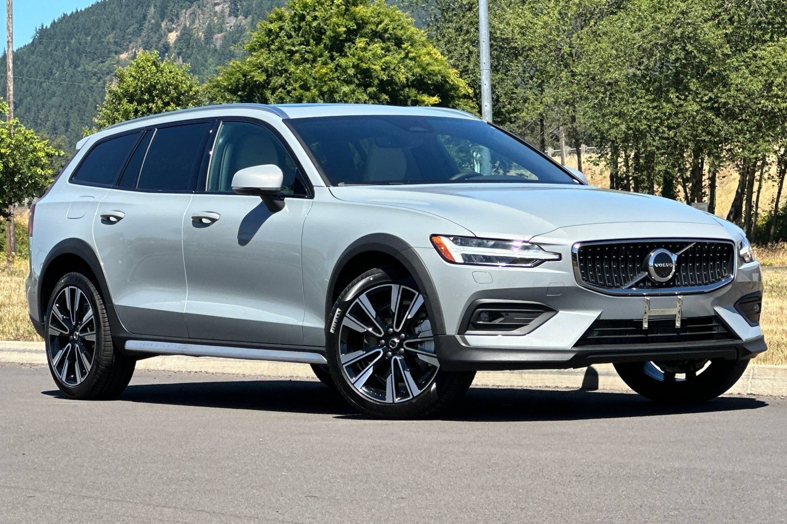 New 2026 Volvo V60 B5 Cross Country Ultra w/ Climate Package