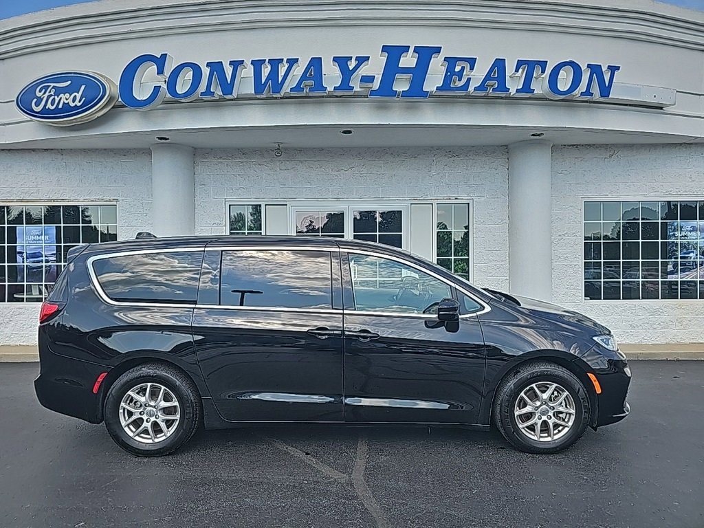 Used 2024 Chrysler Pacifica Touring-L