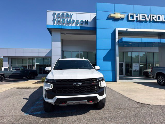 Used 2023 Chevrolet Tahoe Z71 w/ Luxury Package AWD/4WD image 2