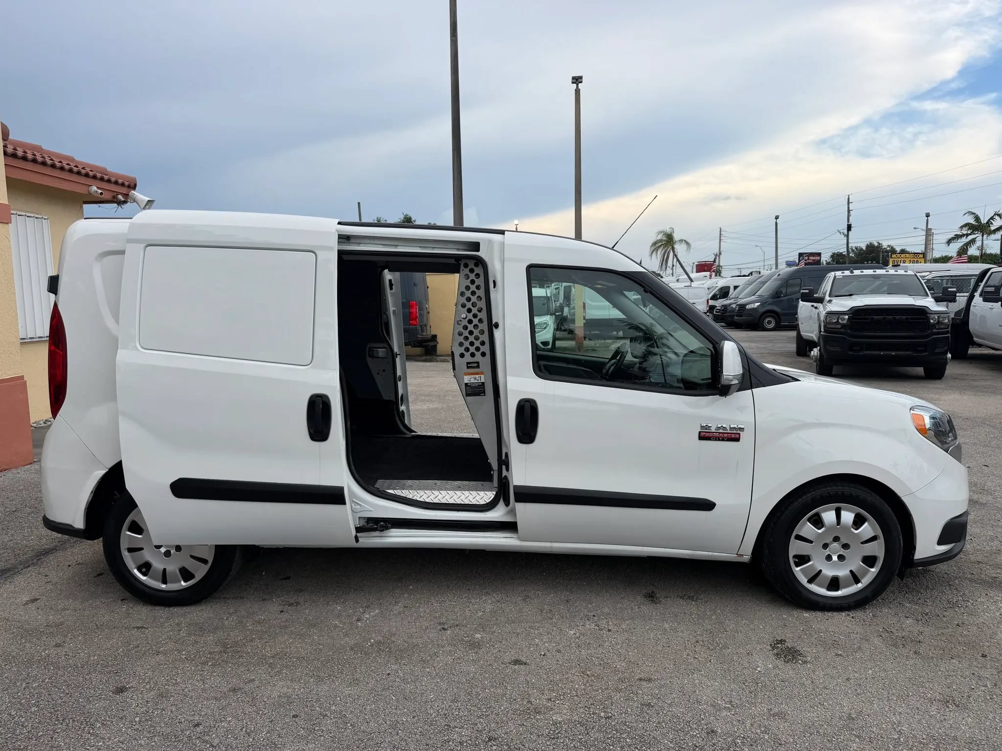Used 2021 RAM ProMaster City Tradesman SLT FWD image 8