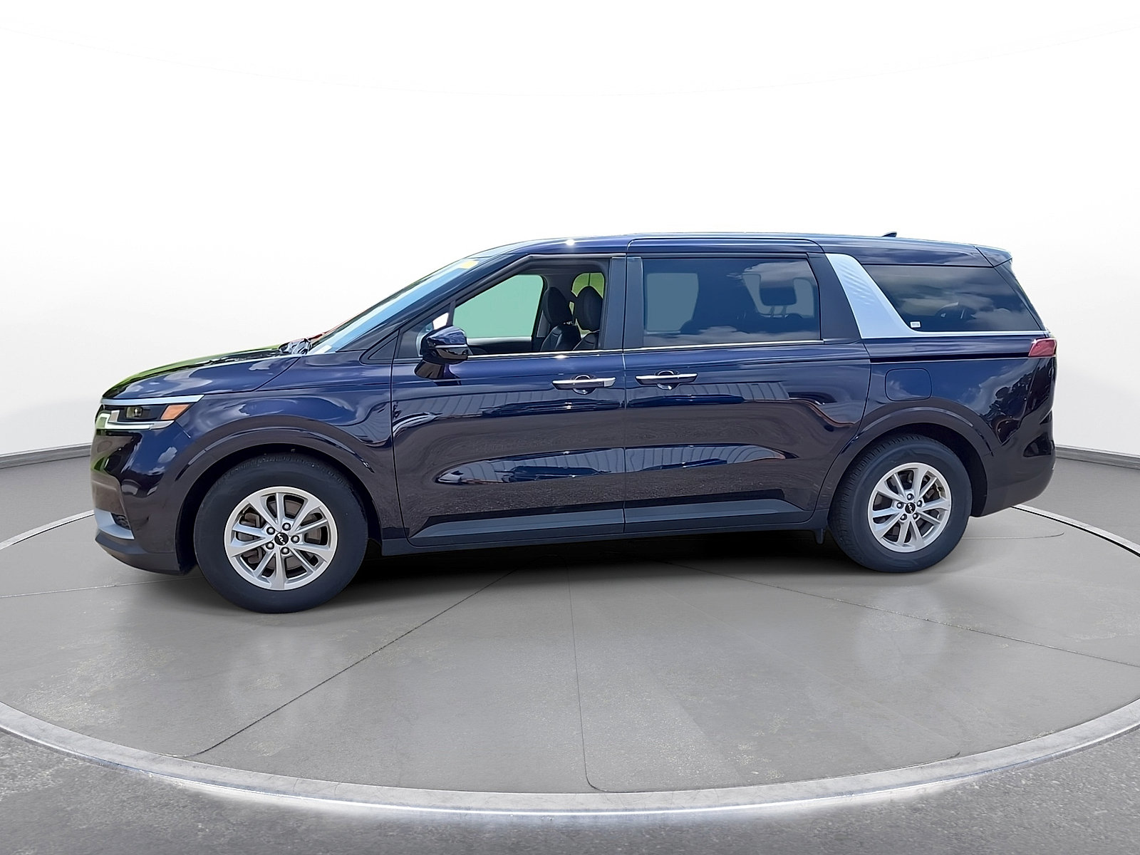 Used 2024 Kia Carnival LX FWD image 4