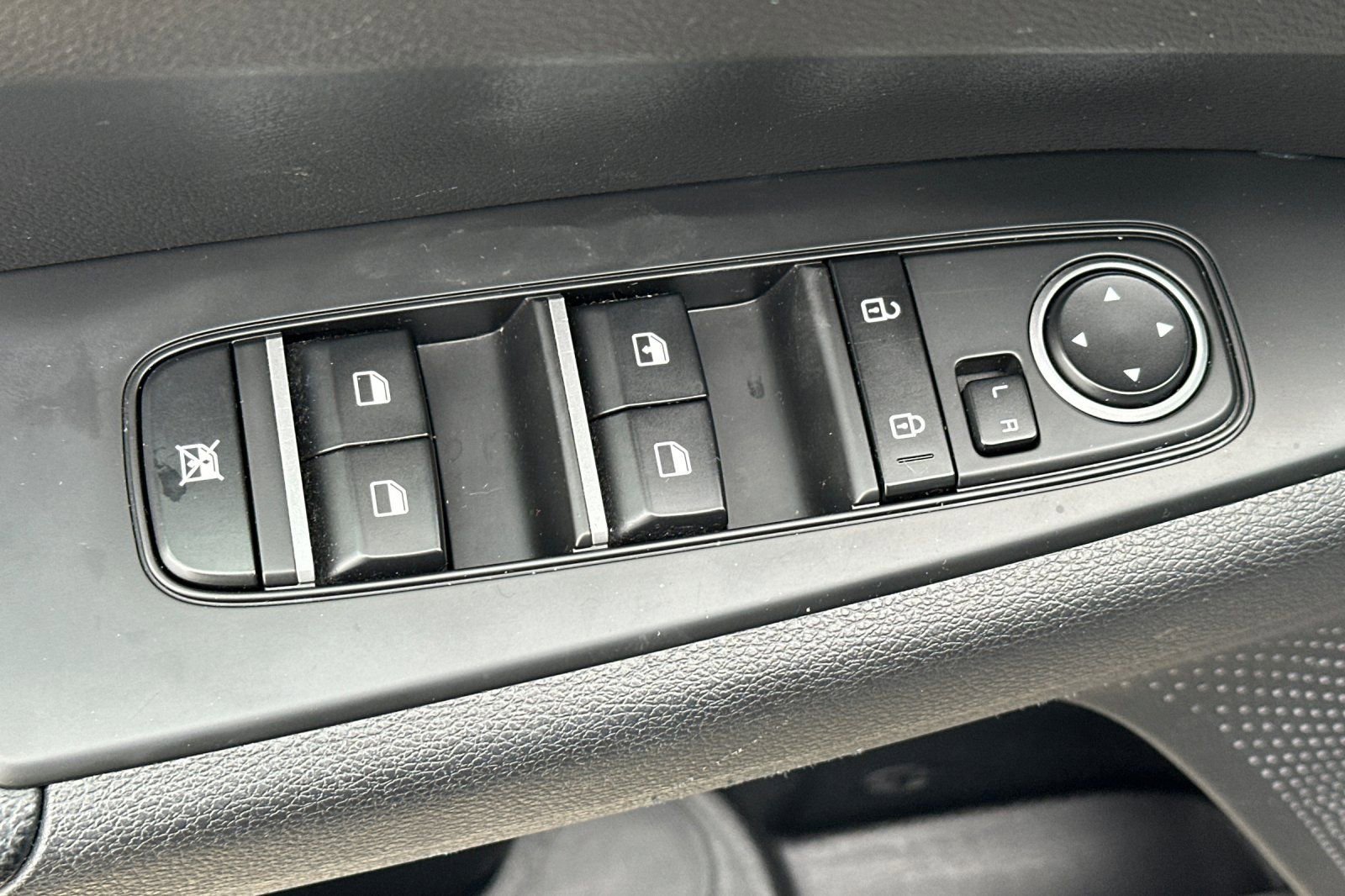 Used 2023 Kia Forte LXS image 12