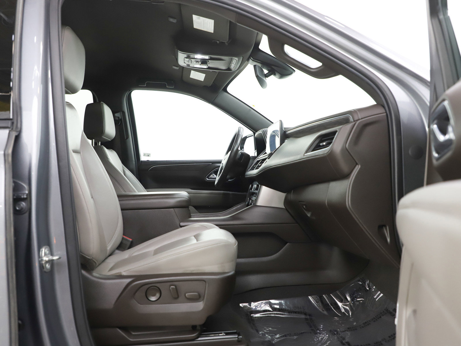 Used 2021 Chevrolet Tahoe Z71 w/ Z71 Off-Road Package AWD/4WD image 11