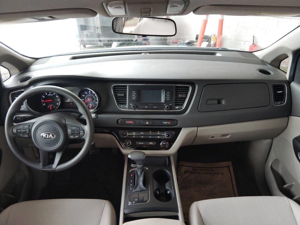 Used 2018 Kia Sedona L FWD image 27