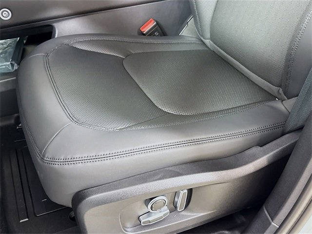 New 2026 Land Rover Defender 130 X-Dynamic SE image 22