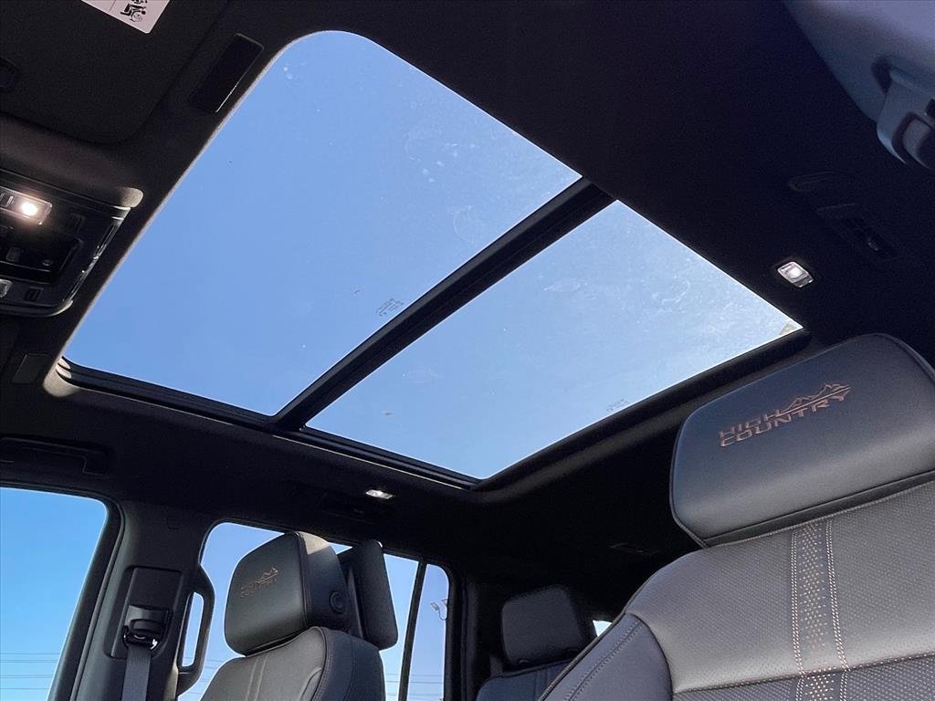 New 2027 Chevrolet Suburban High Country AWD/4WD image 21