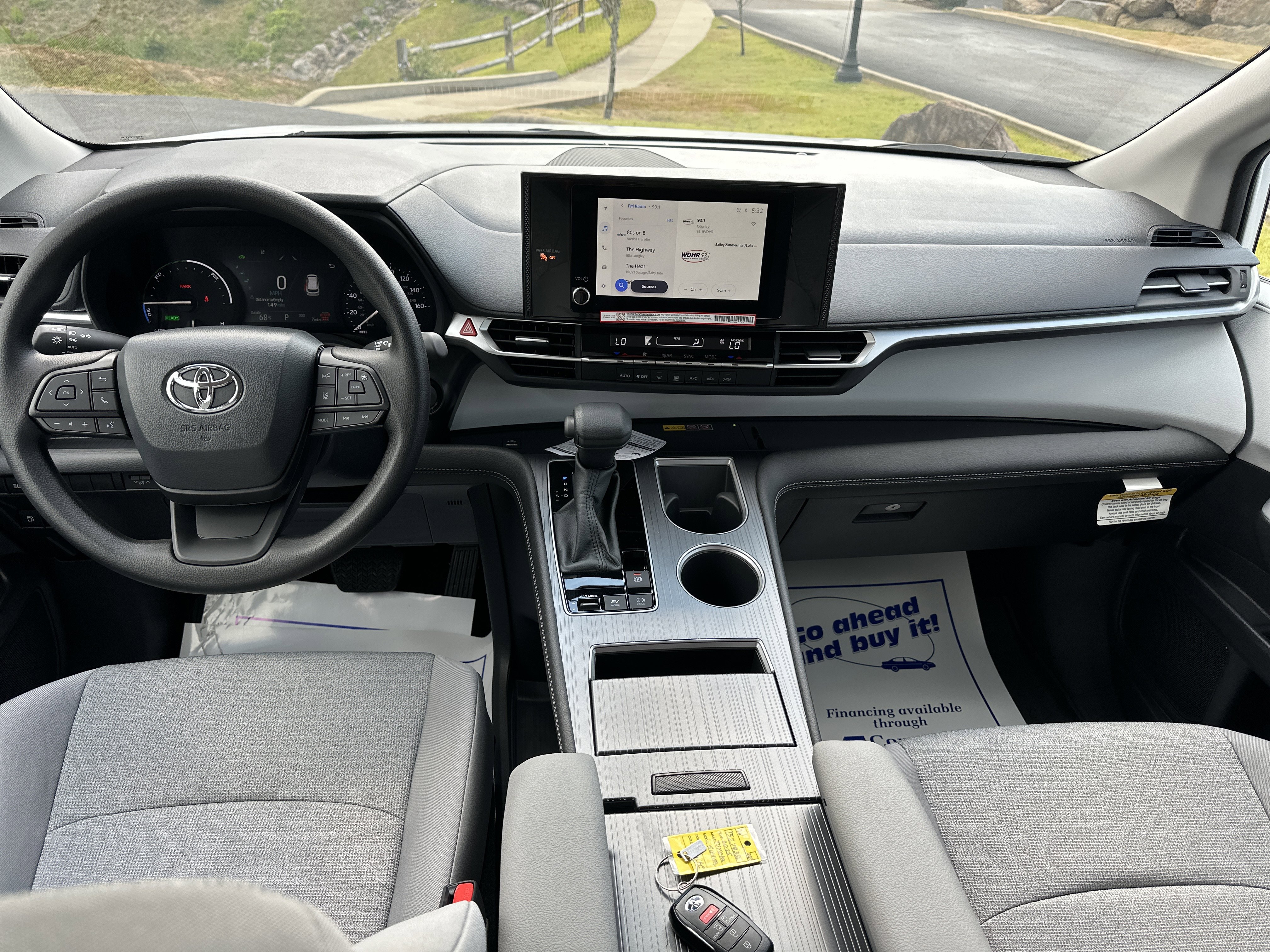 New 2025 Toyota Sienna LE image 28
