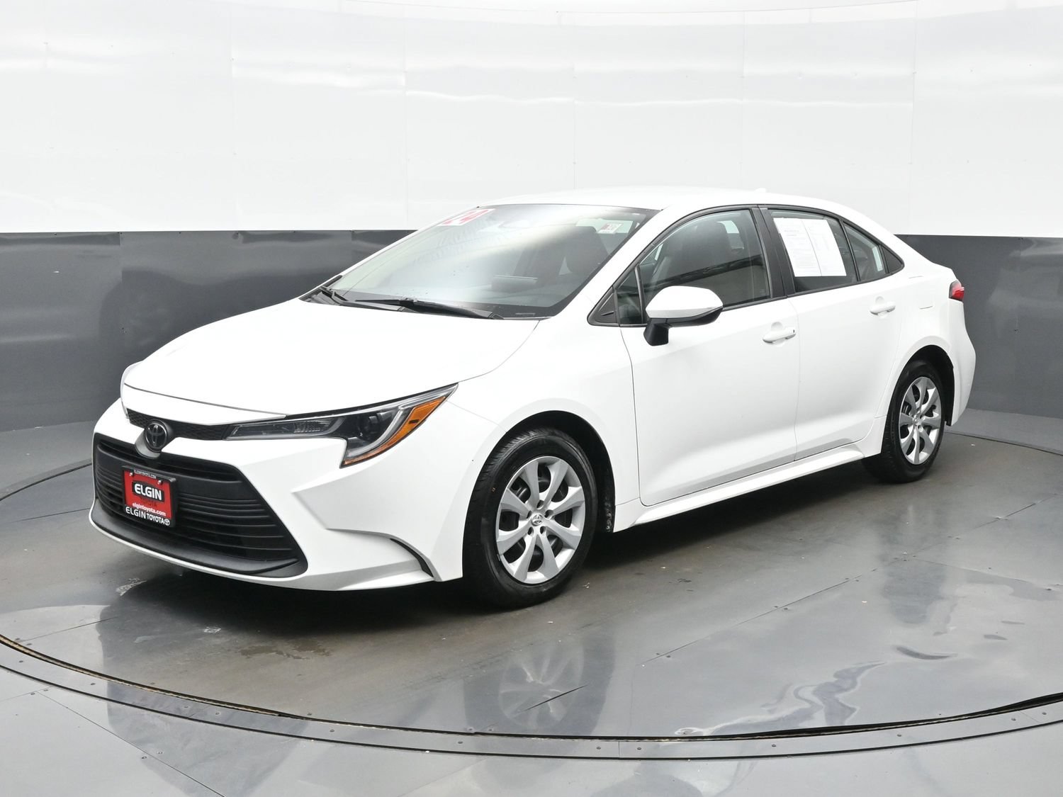 Used 2024 Toyota Corolla LE FWD image 2