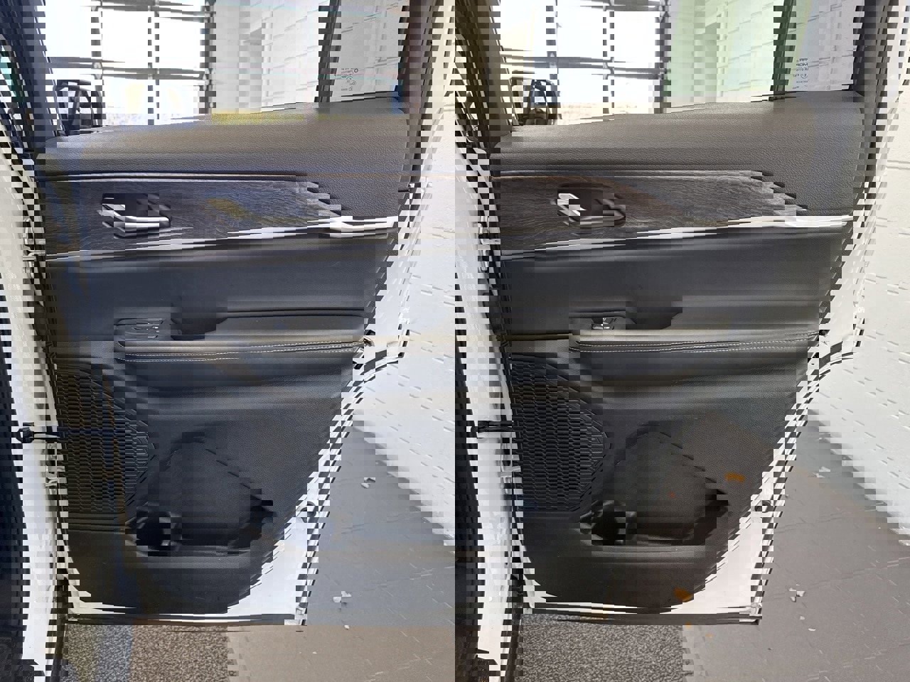 Used 2023 Jeep Grand Cherokee L Limited w/ Black Appearance Package image 52