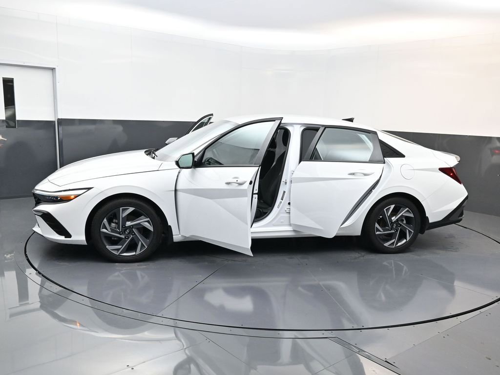 Used 2025 Hyundai Elantra Sport image 24
