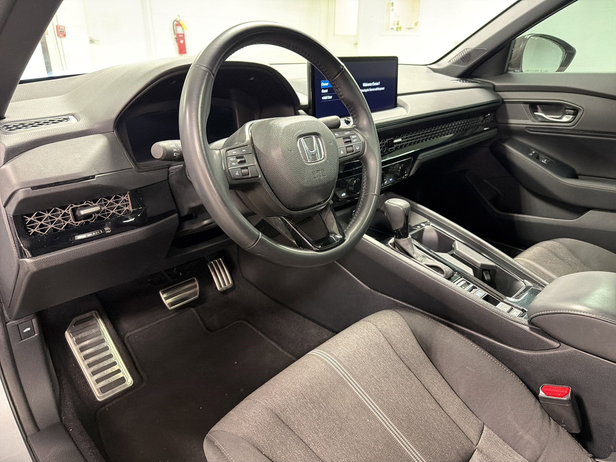 Used 2025 Honda Accord Sport image 4