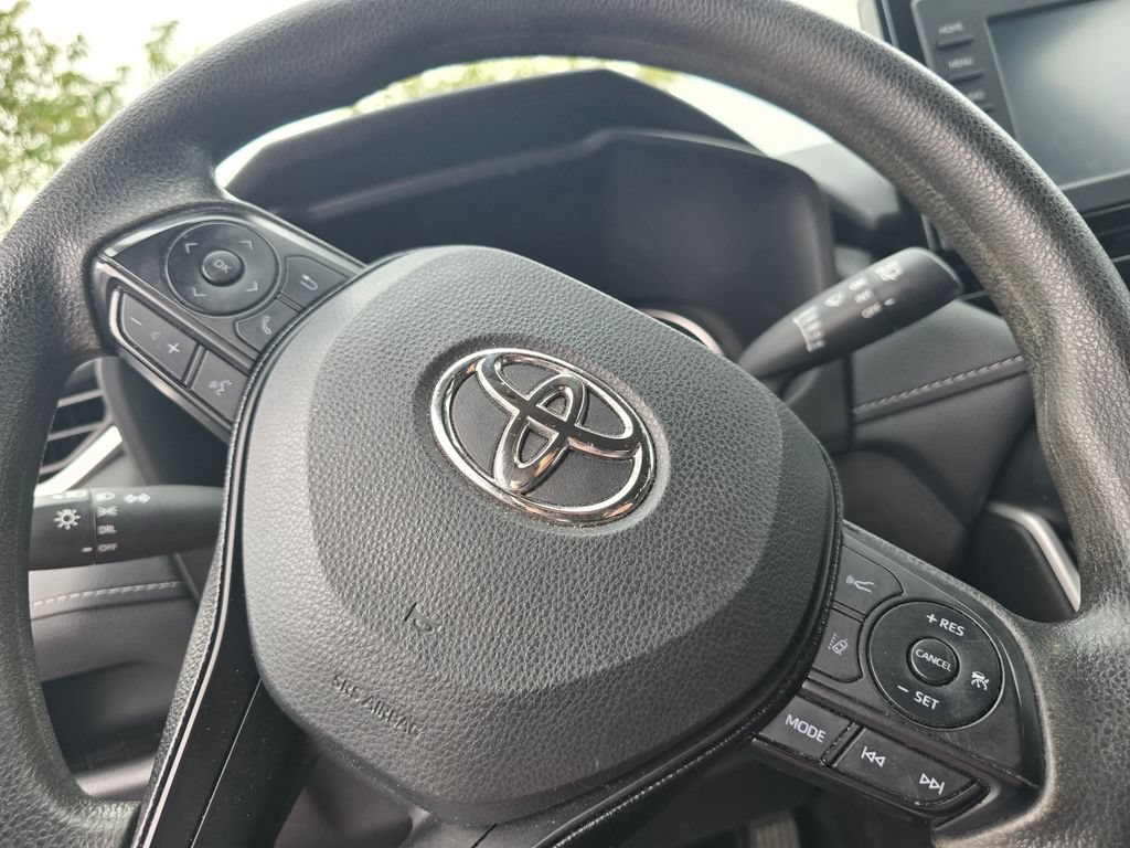 Used 2021 Toyota RAV4 LE AWD/4WD image 19