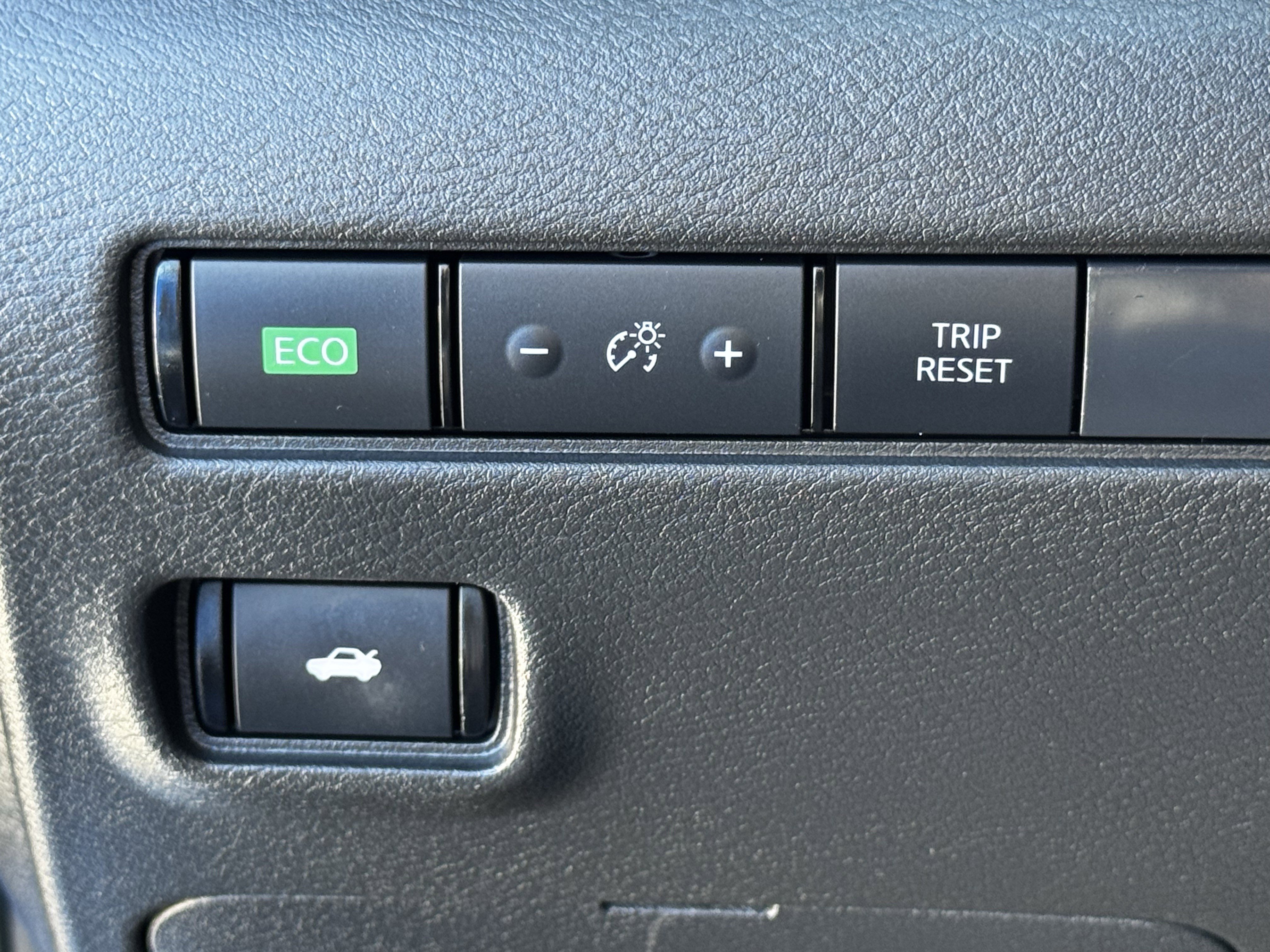 Used 2025 Nissan Sentra SR w/ SR Premium Package image 27