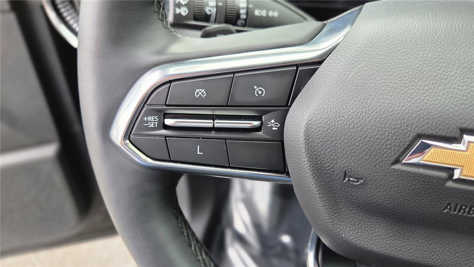 Used 2025 Chevrolet Equinox LT AWD/4WD image 18