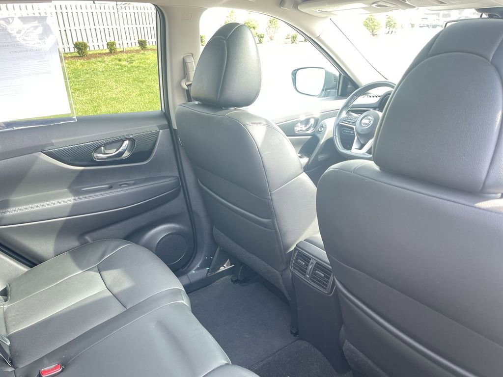 Used 2017 Nissan Rogue SL w/ SL Premium Package image 29