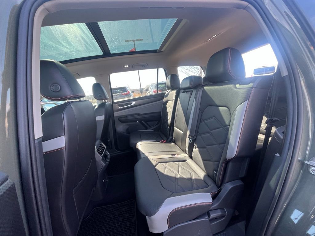 Certified 2024 Volkswagen Atlas Peak Edition SEL image 24