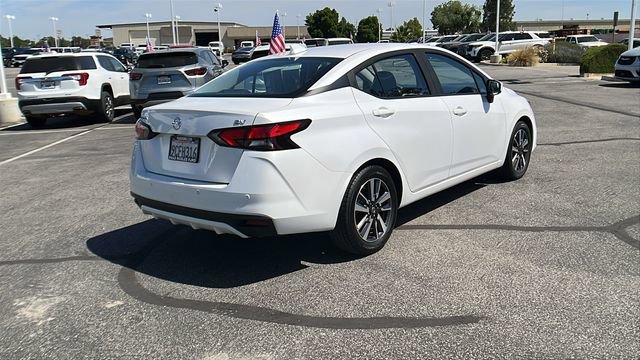 Used 2022 Nissan Versa SV FWD image 3