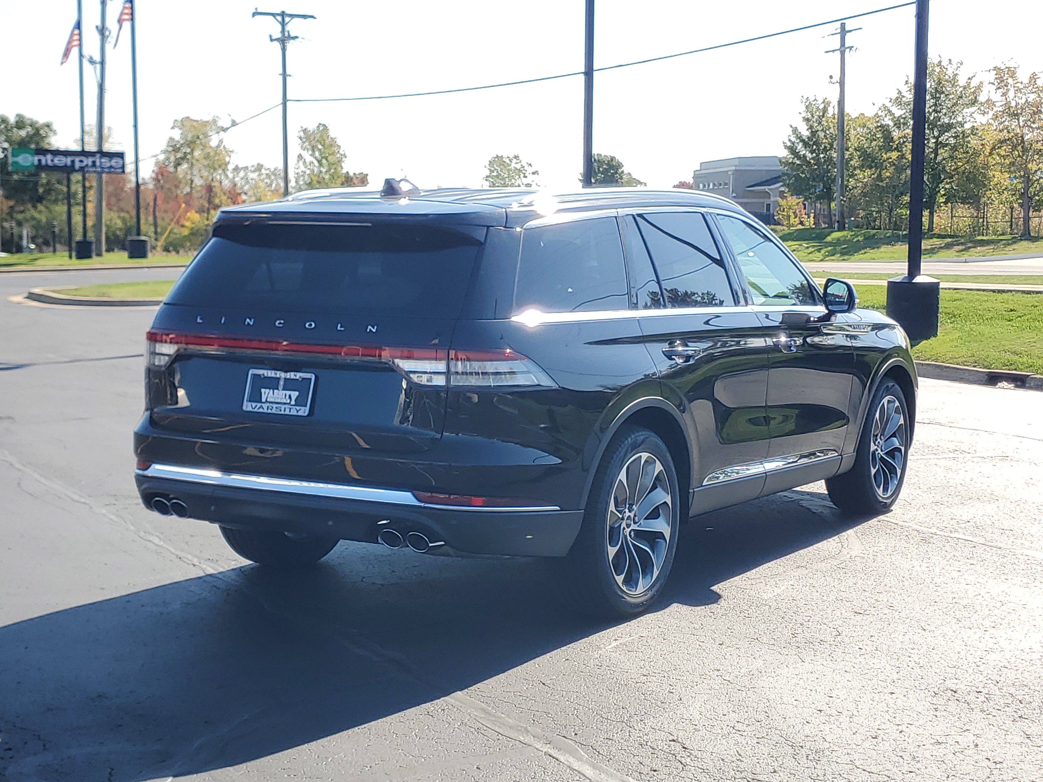 New 2027 Lincoln Aviator AWD image 4