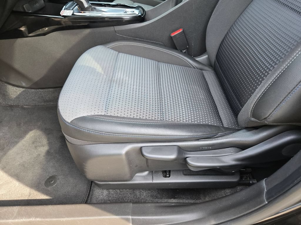 Used 2025 Chevrolet Trax LT w/ LT Convenience Package FWD image 15