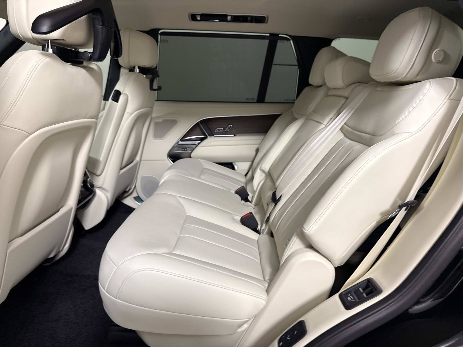 New 2027 Land Rover Range Rover Long Wheelbase SE AWD/4WD image 14