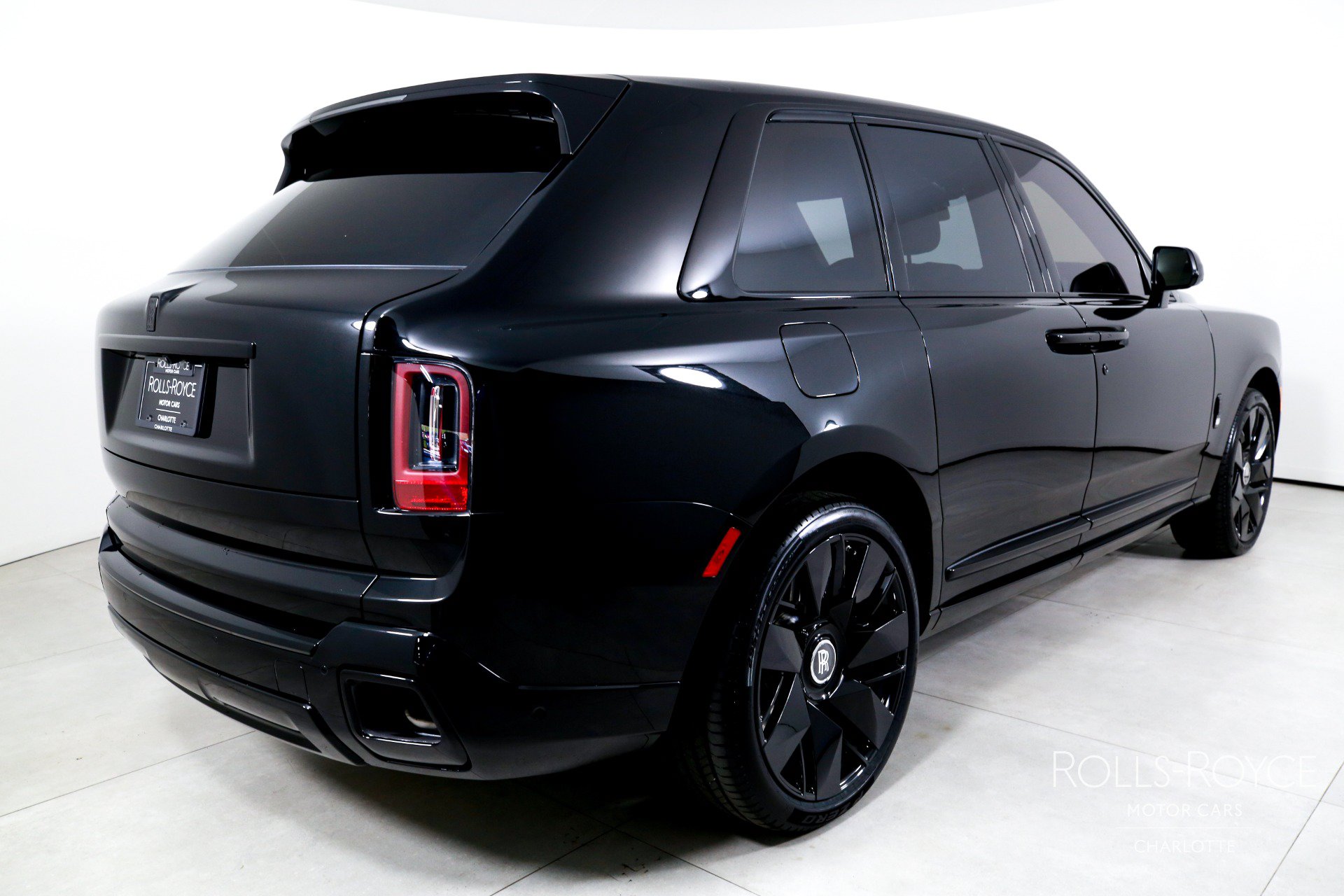 Used 2026 Rolls-Royce Cullinan AWD/4WD image 2