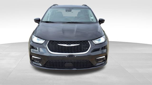 Used 2022 Chrysler Pacifica Touring-L image 2