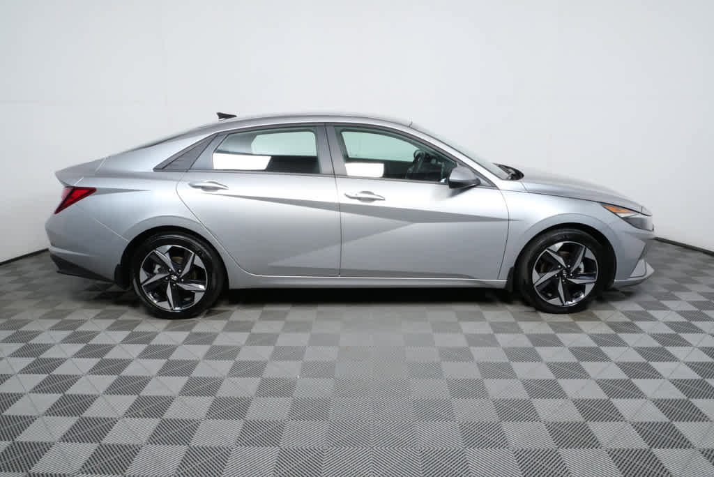 Certified 2023 Hyundai Elantra SEL w/ Convenience Package image 2
