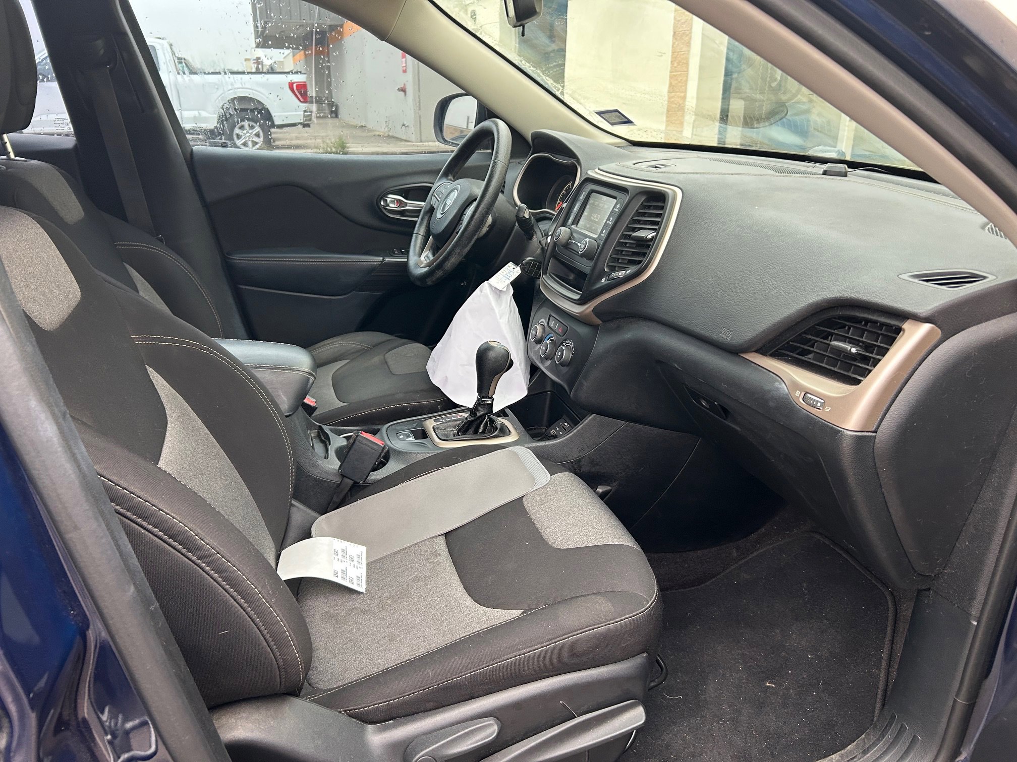 Used 2016 Jeep Cherokee Sport image 12