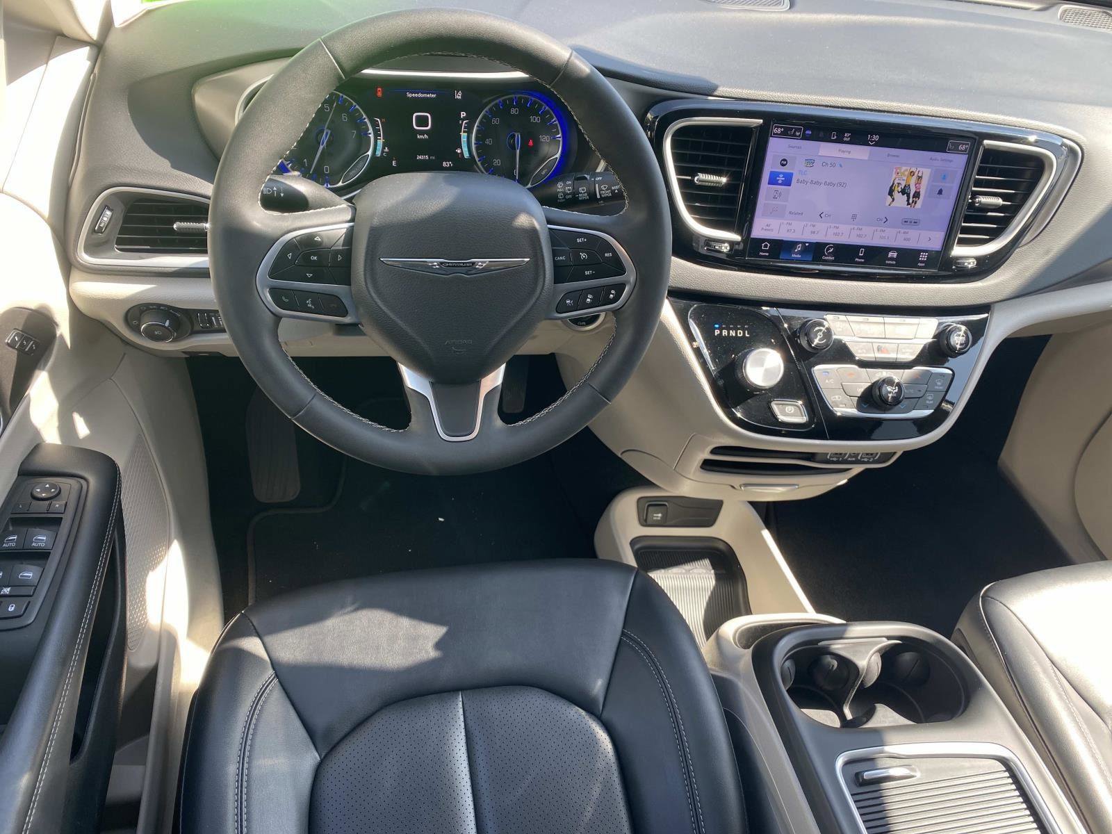 Certified 2024 Chrysler Pacifica Touring-L image 18