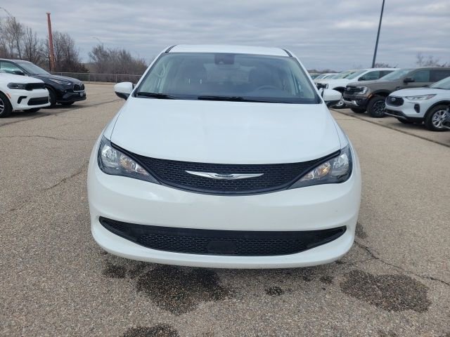 Used 2023 Chrysler Voyager LX image 19