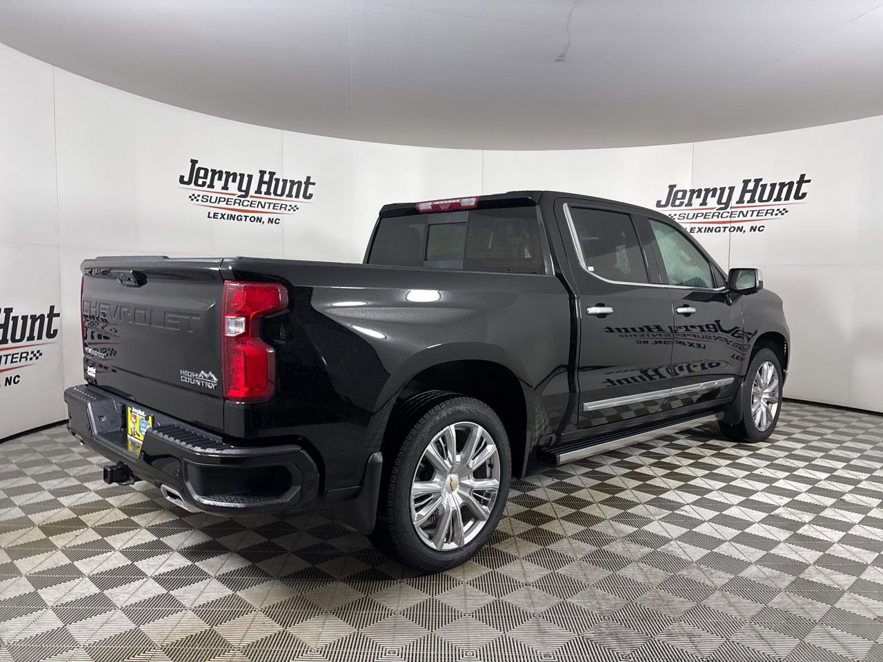 Used 2023 Chevrolet Silverado 1500 High Country w/ High Country Premium Package image 4