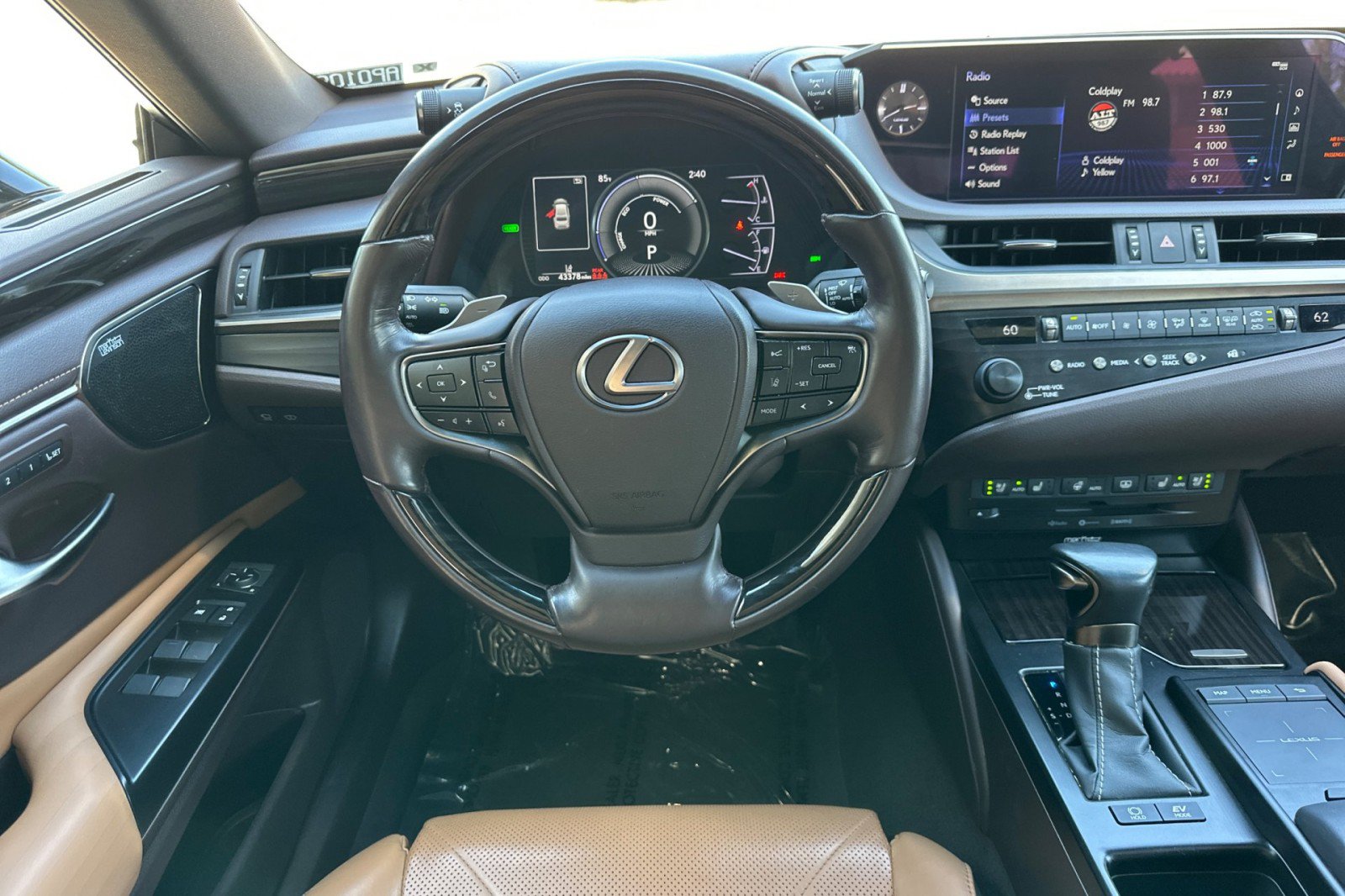 Used 2019 Lexus ES 300h Ultra Luxury w/ Accessory Package 2 FWD image 14