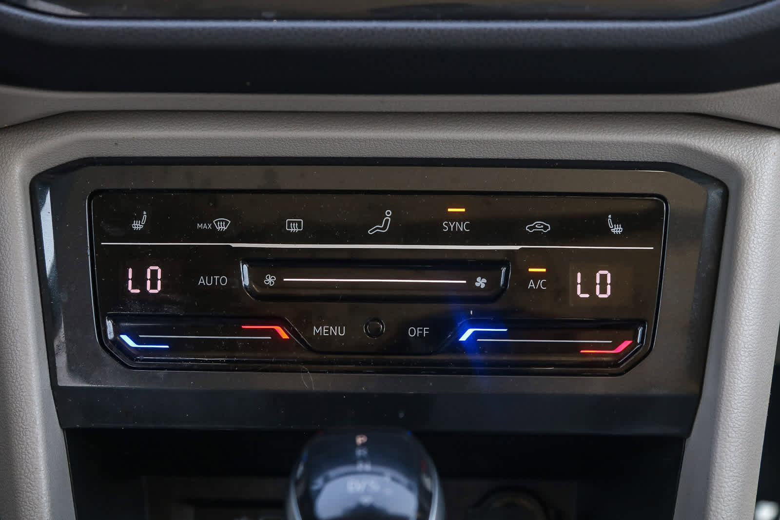 Used 2022 Volkswagen Tiguan SE image 14