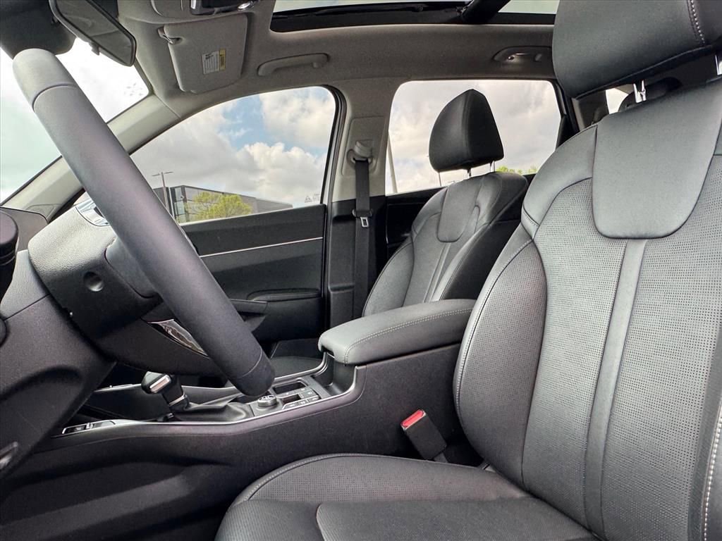 Certified 2025 Kia Sorento S w/ Panoramic Sunroof Package image 16