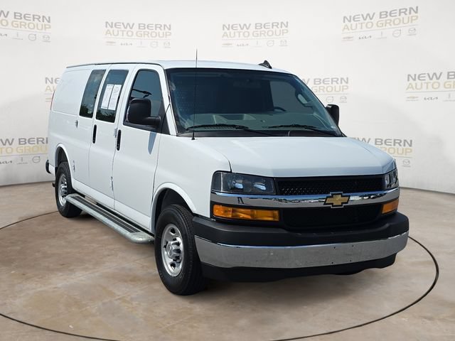 Used 2025 Chevrolet Express 2500 w/ Driver Convenience Package RWD image 7