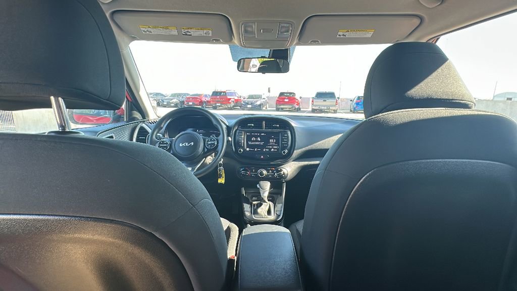 Used 2025 Kia Soul LX w/ LX Technology Package FWD image 27