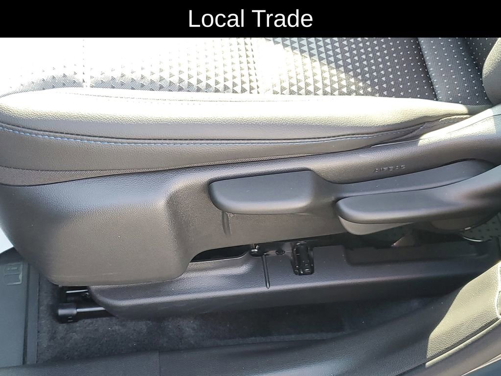 Used 2025 Chevrolet Trax LT w/ LT Convenience Package image 6