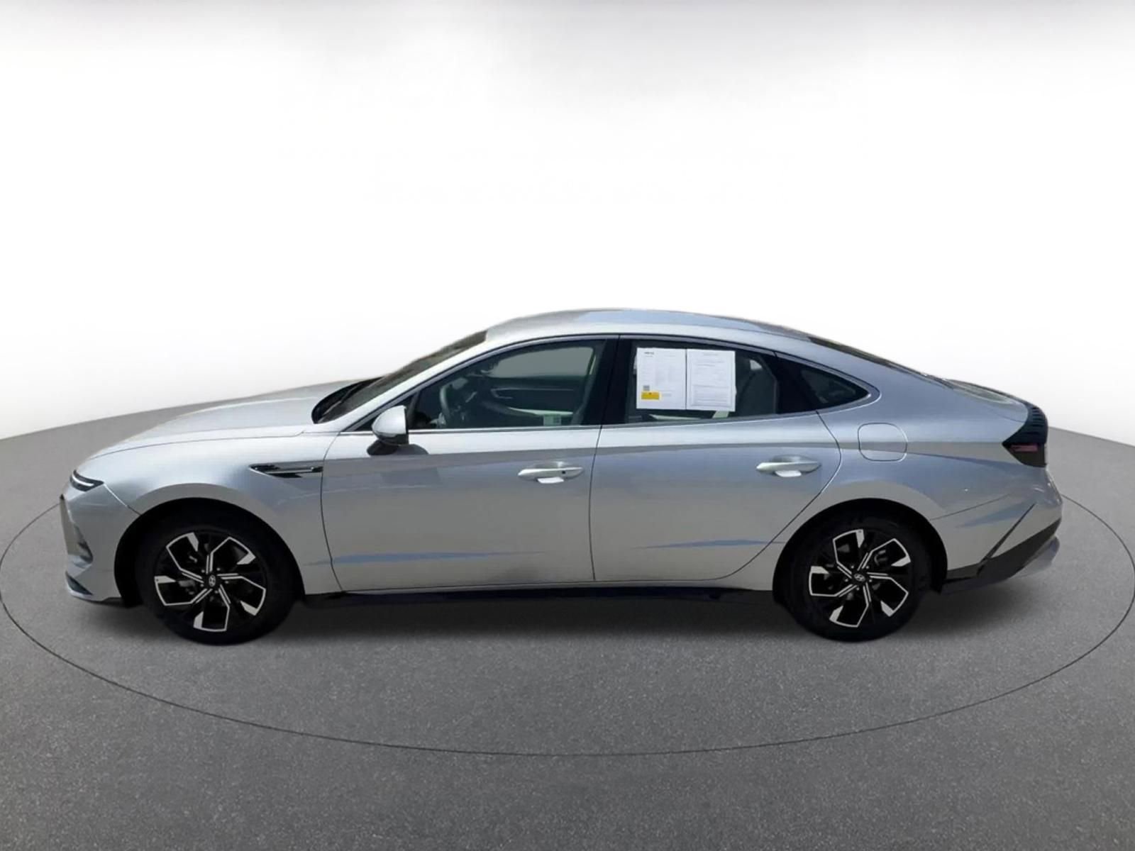Used 2025 Hyundai Sonata SEL FWD image 11