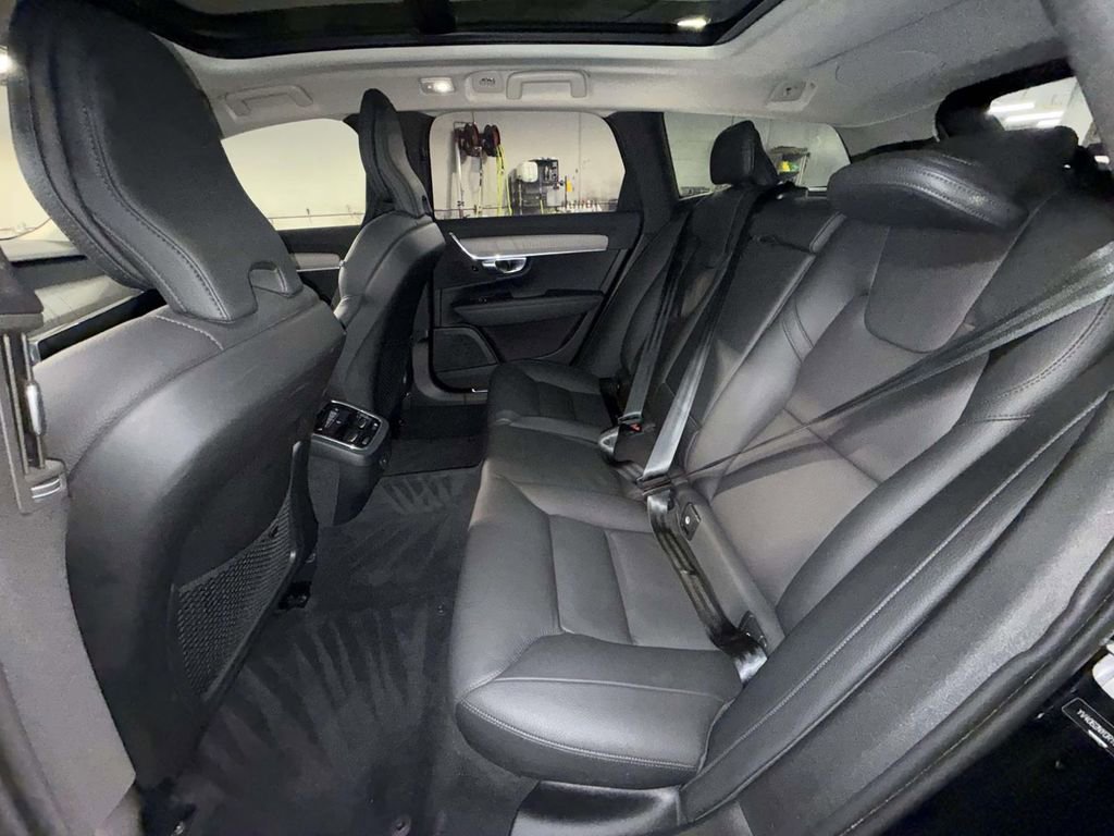 Used 2024 Volvo V90 B6 Cross Country Plus AWD/4WD image 19