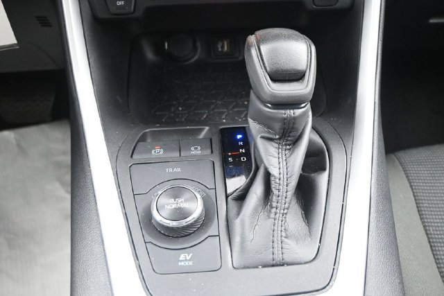 Used 2024 Toyota RAV4 LE AWD/4WD image 20