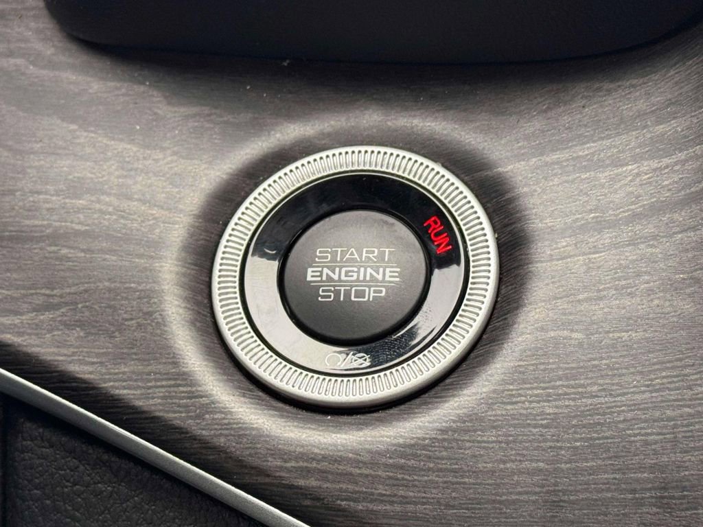 Used 2024 Jeep Grand Cherokee Limited image 17