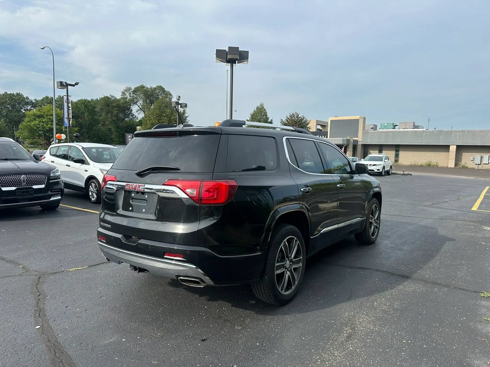 Used 2019 GMC Acadia Denali w/ Technology Package FWD image 4