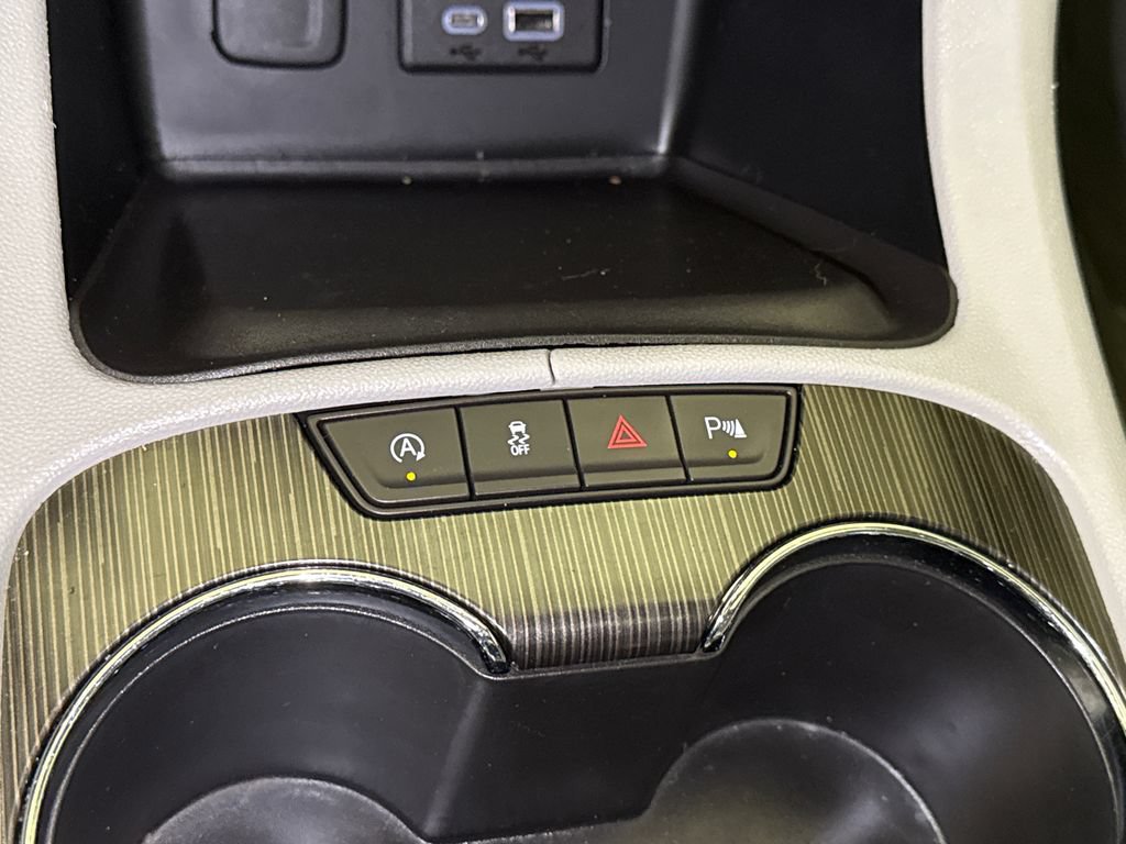 Used 2021 GMC Acadia SLT w/ Premium Package FWD image 30