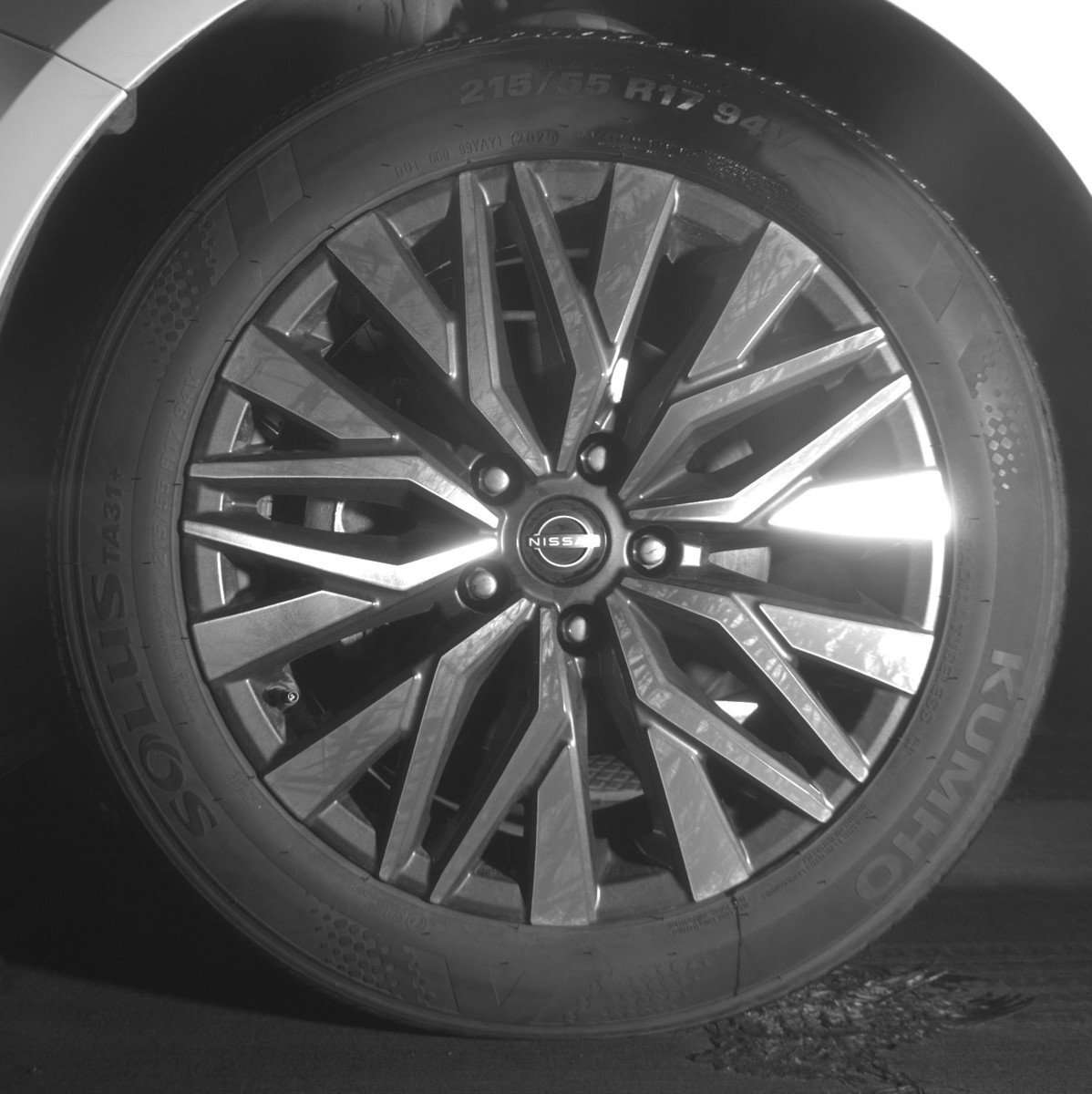 Used 2025 Nissan Altima 2.5 SV FWD image 12