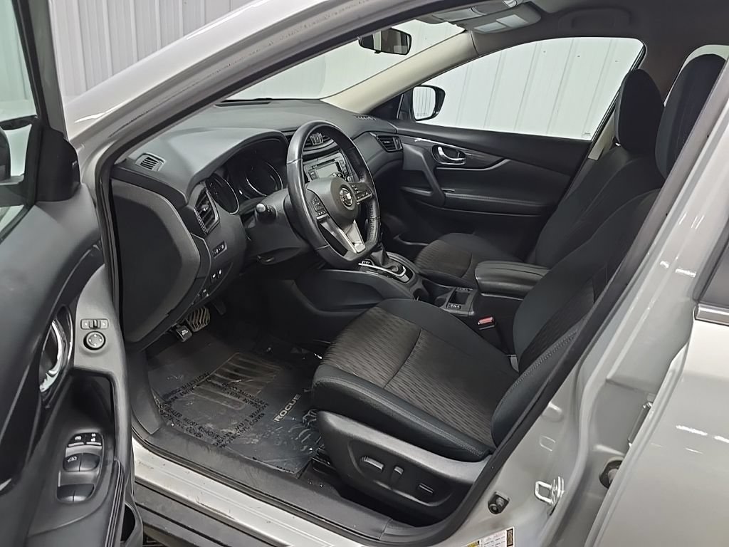 Used 2018 Nissan Rogue SV AWD/4WD image 29