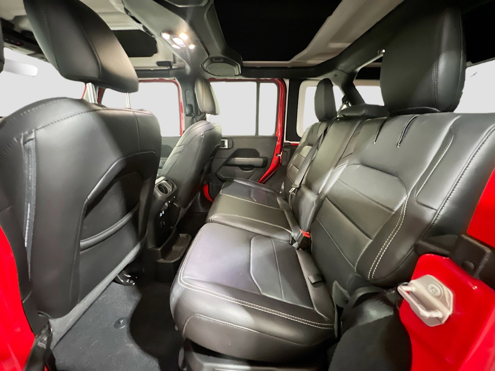 Used 2023 Jeep Wrangler Sahara image 17